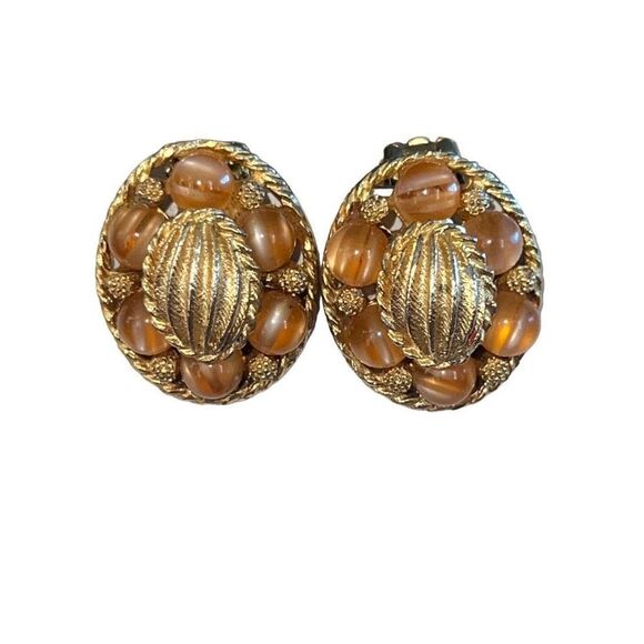 Vintage Unmarked Kramer Amber Beads Gold Tone Clip On Earrings Costume Jewelry - Picture 1 of 7